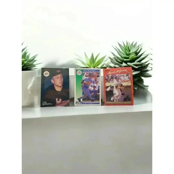 MYSTERY BOX!  100 Assorted Baseball, Basketball and Football Cards (1964 - 2000) - Picture 2 of 3